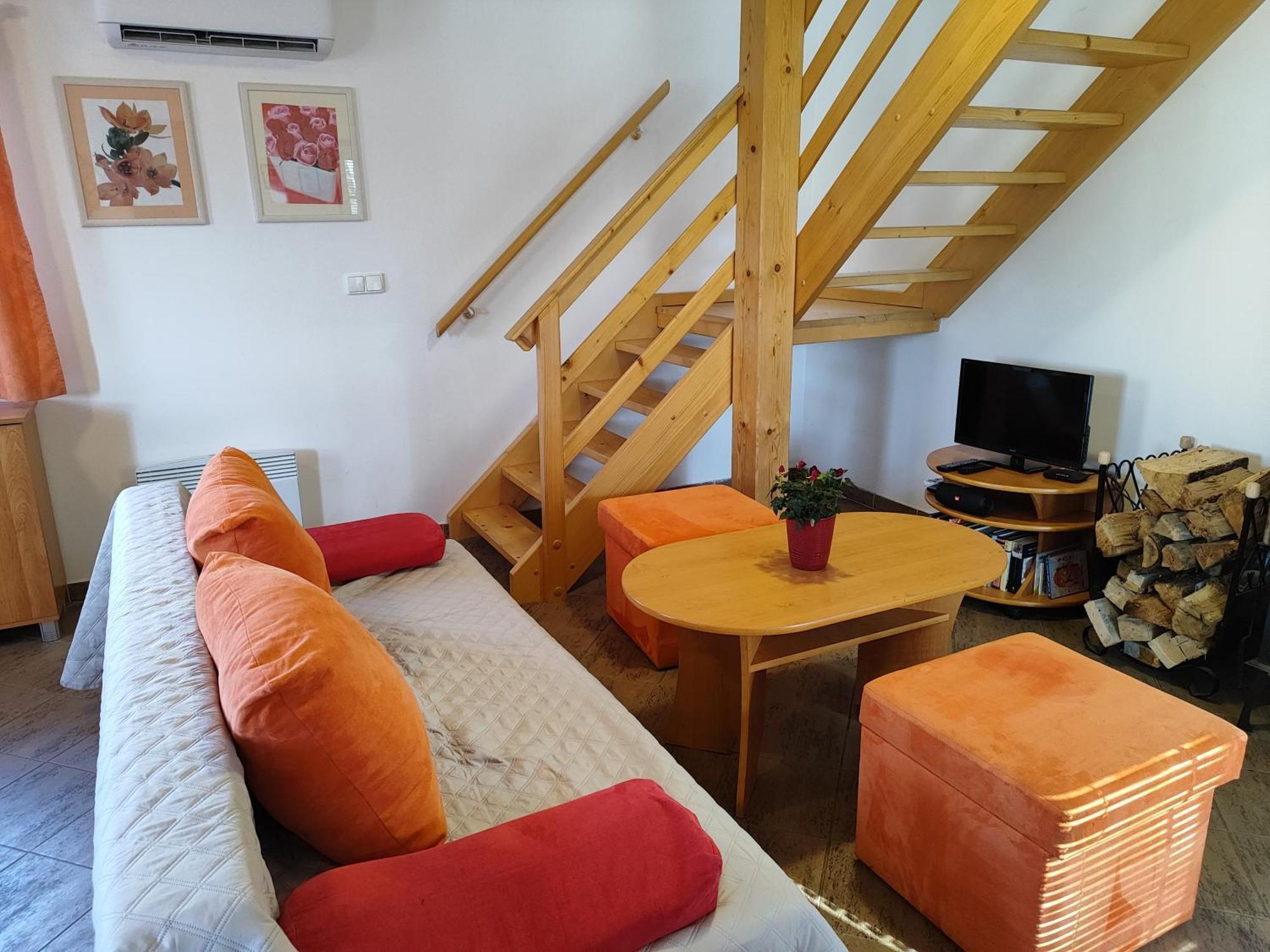 Kolodeje - U Reky V Soukromem Arealu-orange Kolodeje nad Luznici